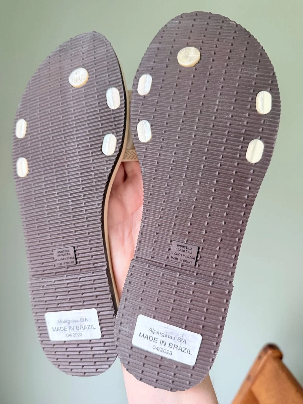 Havaianas Slide Sandals Metallic Champagne Beige Women’s US 7/8 EU 39/40 NWOT